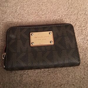 Michael kors wallet with phone slot